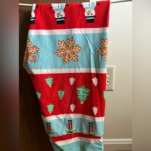 đNWOT LuLaRoe Christmas Favorites Pattern Leggings
Size TC - Picture 1 of 4